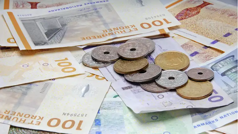 Billede af pengesedler og mønter