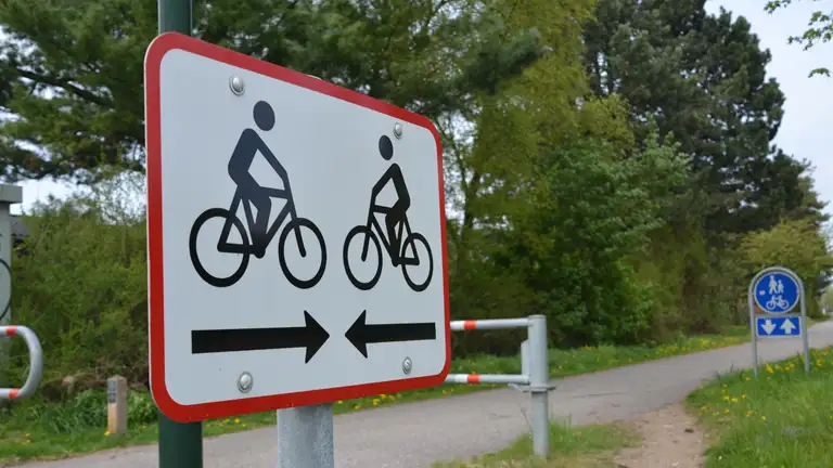 Billede af skilt med to cykler